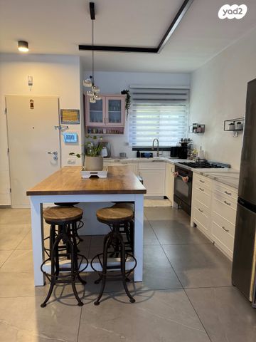 דירת גן, אהבת אדם, שרונה, כפר יונה