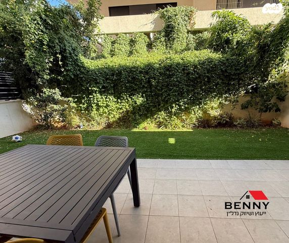 דירת גן, תל מונד