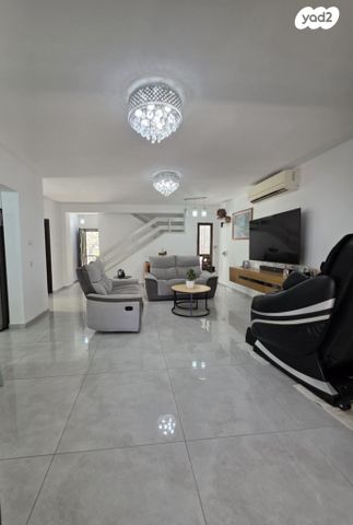 דו משפחתי, עצמון, שגיא, כרמיאל