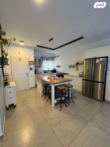 דירת גן, אהבת אדם, שרונה, כפר יונה