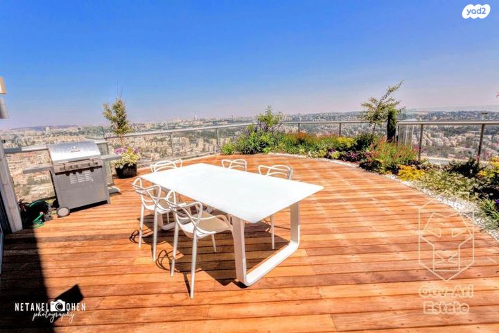 גג/ פנטהאוז, אברהם פררה, הולילנד, ירושלים