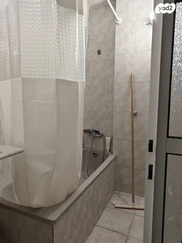 דירה, המיסדים, כרמיאל