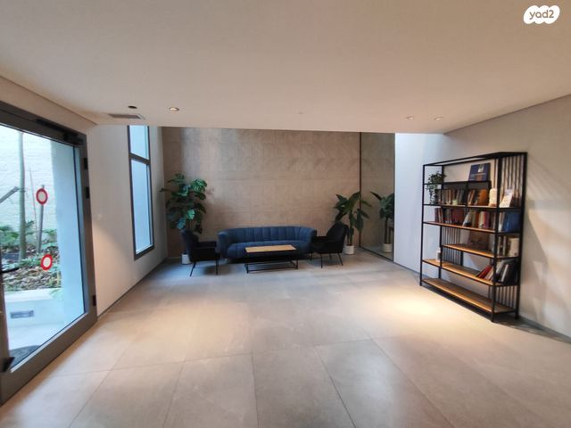 דרך אריק שרון 13