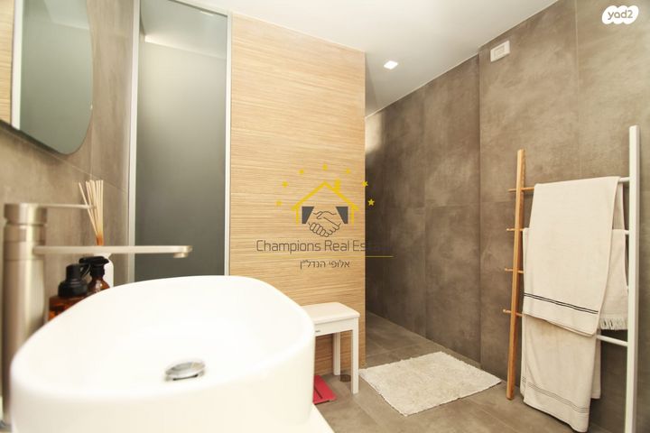 דירה, דודו דותן, עיר ימים, נתניה