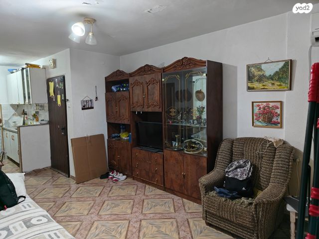 דירה, המיסדים, כרמיאל