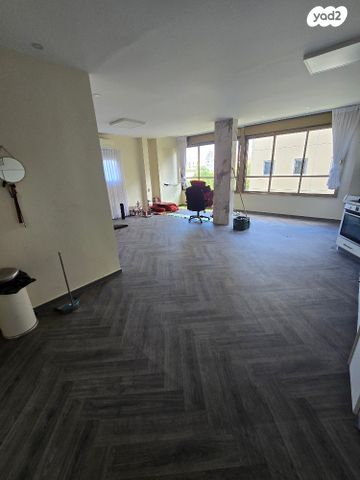 שדרות ירושלים 112