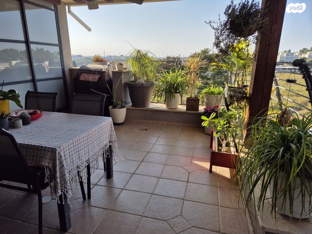 דופלקס, אבן יהודה