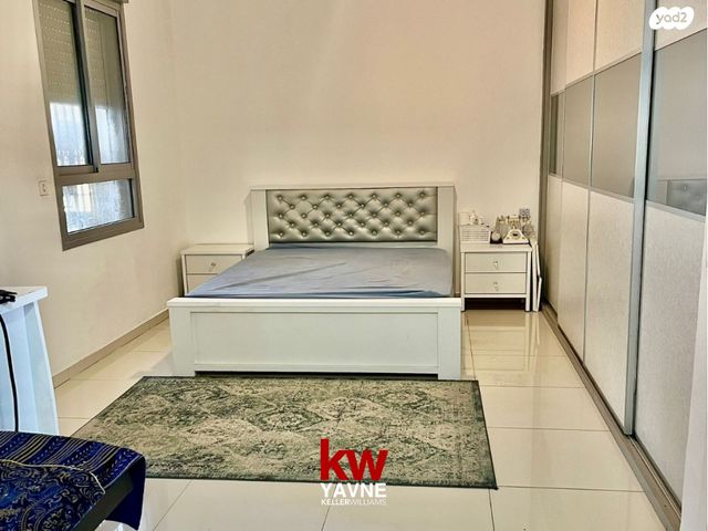 דירת גן, הדוגית, נאות רבין, יבנה