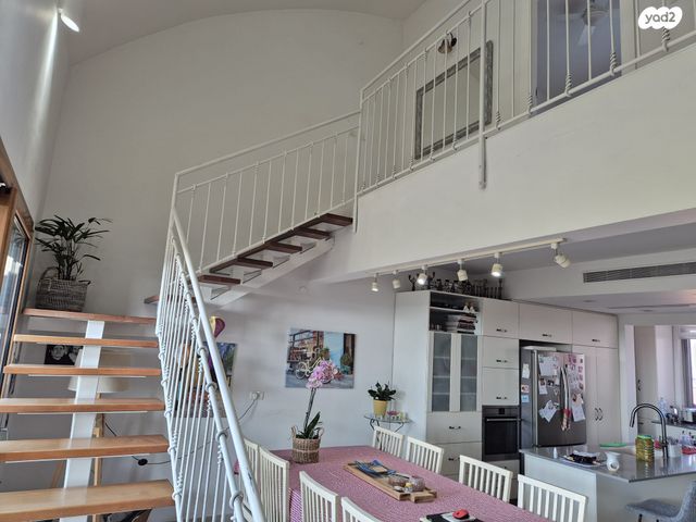 דופלקס, אבן יהודה