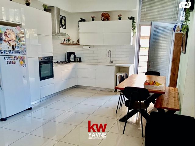 דירת גן, הדוגית, נאות רבין, יבנה