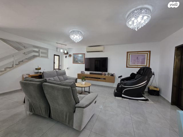 דו משפחתי, עצמון, שגיא, כרמיאל