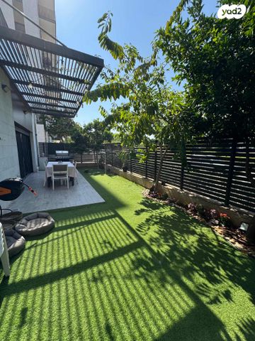 דירת גן, אהבת אדם, שרונה, כפר יונה