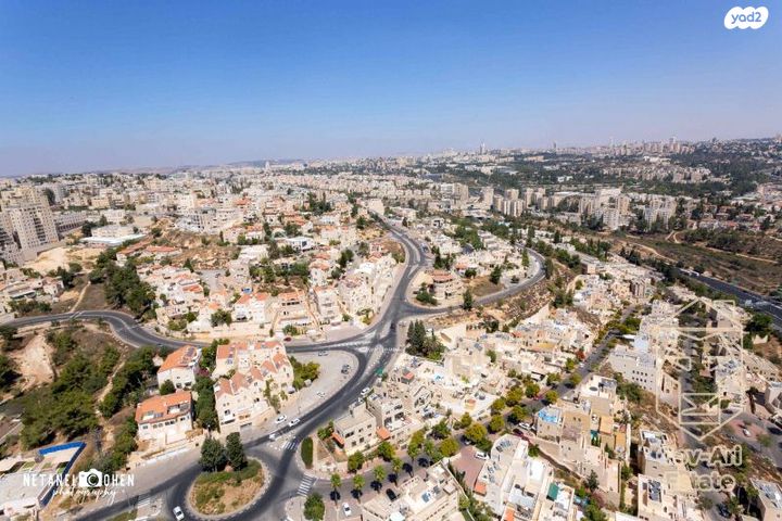 גג/ פנטהאוז, אברהם פררה, הולילנד, ירושלים