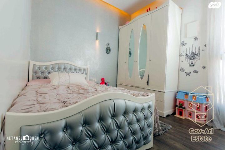 גג/ פנטהאוז, אברהם פררה, הולילנד, ירושלים