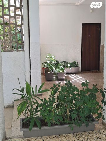 דירה, שדרות ירושלים 112, צהלון, שיכוני חסכון, תל אביב יפו