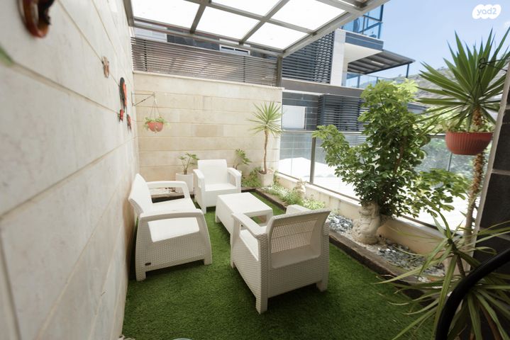 דירה, החרוב, טירת כרמל