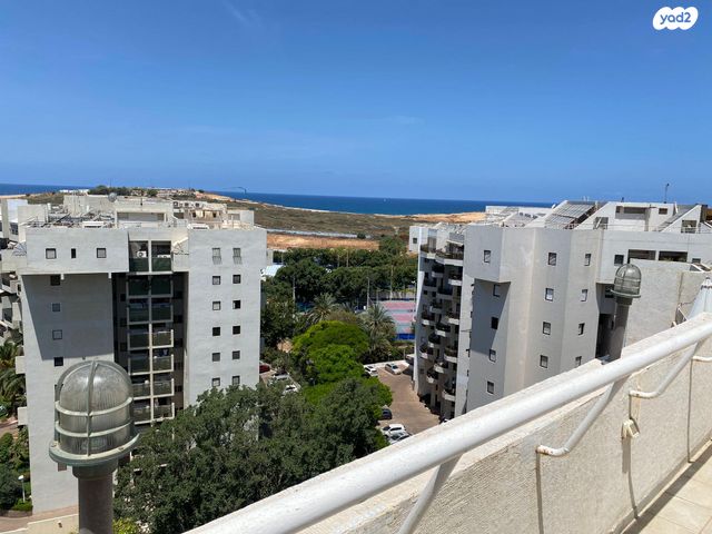 גג/ פנטהאוז, אורי צבי גרינברג, אזורי חן, גימל החדשה, תל אביב יפו