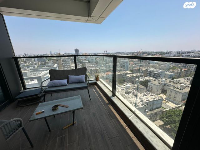 דירה, הרצליה