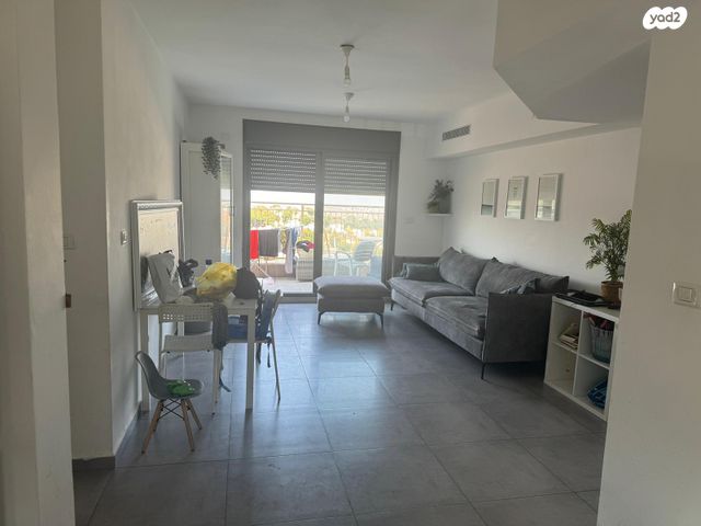 גג/ פנטהאוז, אבני חפץ