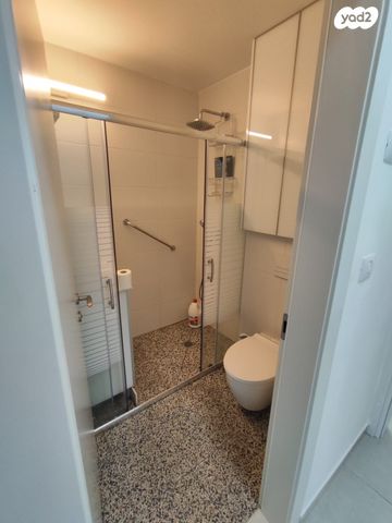 דירה, דרך אריק שרון 13, מעונות גאולה, חיפה