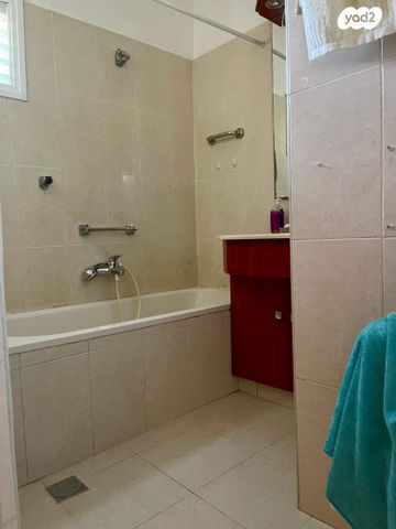 דירה, ככר יהלום, שאר העיר, מעלה אדומים