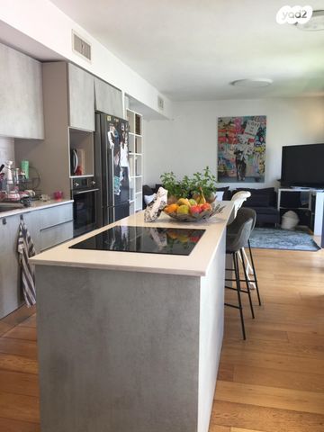 דופלקס, תל אביב יפו