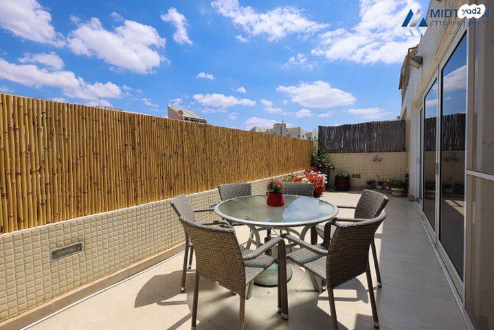 דופלקס, כפר סבא