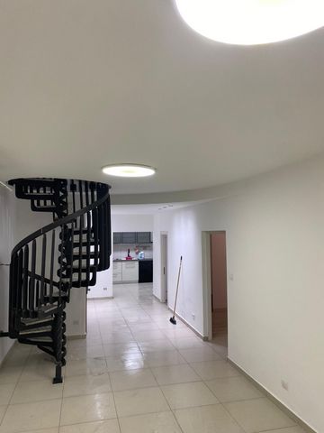 גג/ פנטהאוז, תרצ"ו, נאות רחל, חולון