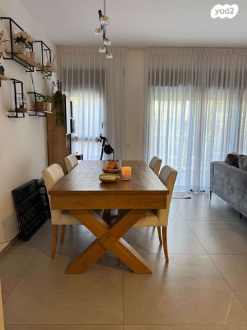 דירת גן, אהבת אדם, שרונה, כפר יונה