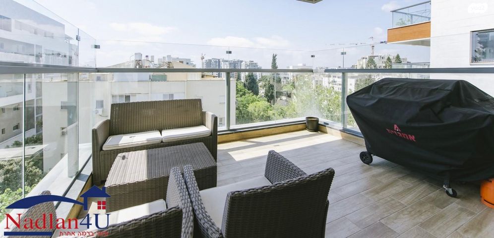 דירה, אבן גבירול, הרצליה