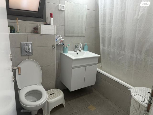 גג/ פנטהאוז, אבני חפץ