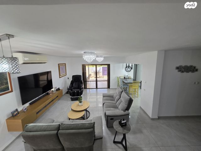 דו משפחתי, עצמון, שגיא, כרמיאל