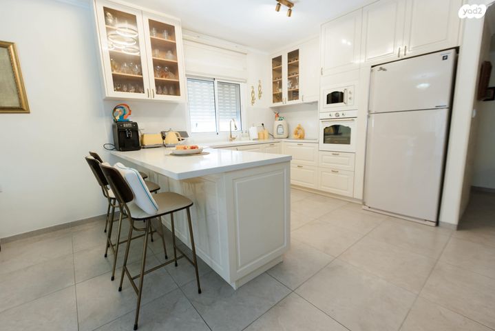 דירה, החרוב, טירת כרמל