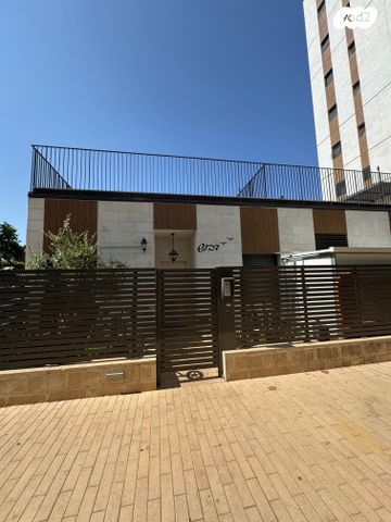 דירת גן, אהבת אדם, שרונה, כפר יונה