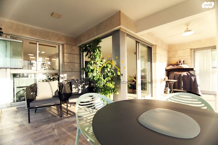 דירה, דודו דותן, עיר ימים, נתניה