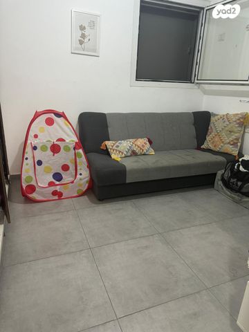 גג/ פנטהאוז, אבני חפץ