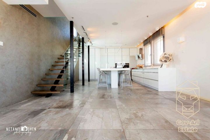 גג/ פנטהאוז, אברהם פררה, הולילנד, ירושלים