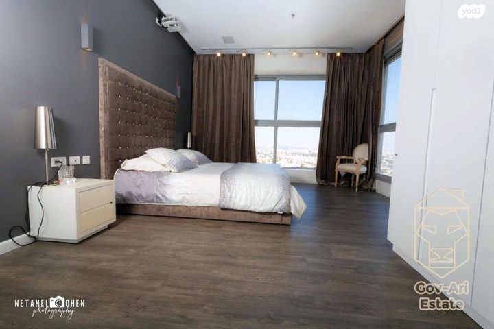 גג/ פנטהאוז, אברהם פררה, הולילנד, ירושלים