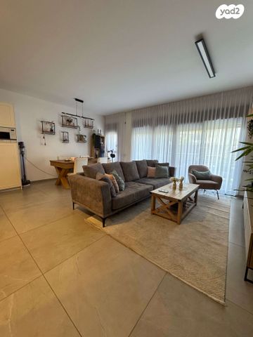 דירת גן, אהבת אדם, שרונה, כפר יונה