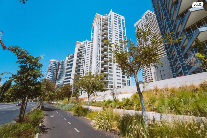 דירה, ניסים אלוני, צמרות איילון, פארק צמרת, תל אביב יפו