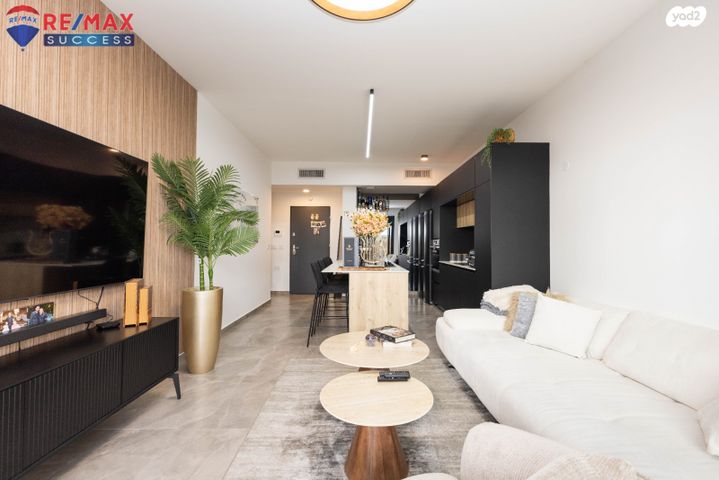 רפאל איתן 16