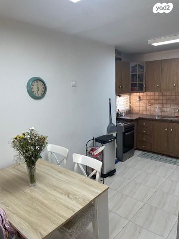 דירה, אלי כהן, כפר סבא