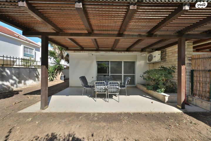 דו משפחתי, לח"י 15, הפרפר, קרית ביאליק