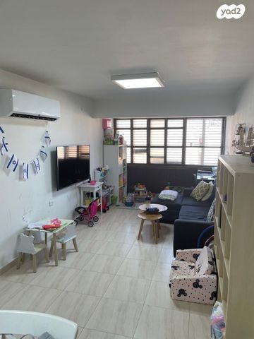 דירה, אלי כהן, כפר סבא