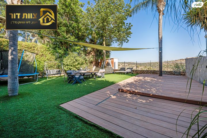 דו משפחתי, אלפי מנשה