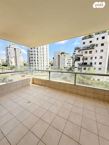 דירה, רמת השרון