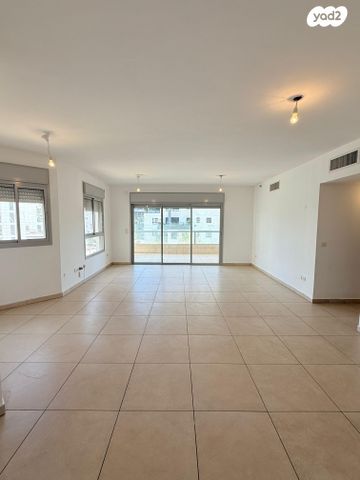 דירה, נווה גן, רמת השרון