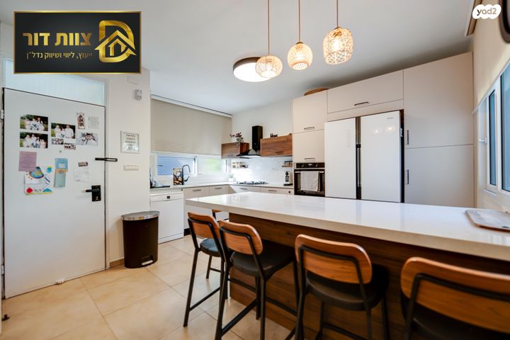 דו משפחתי, אלפי מנשה