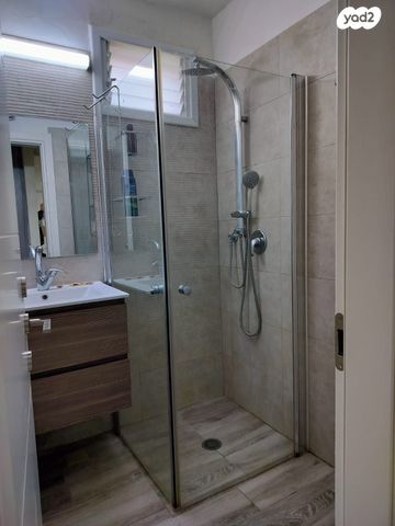 דירה, אלי כהן, כפר סבא