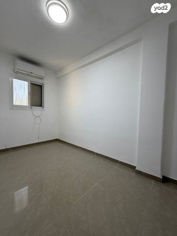 דירה, הוגו מולר 55, מרכז העיר, קרית אתא